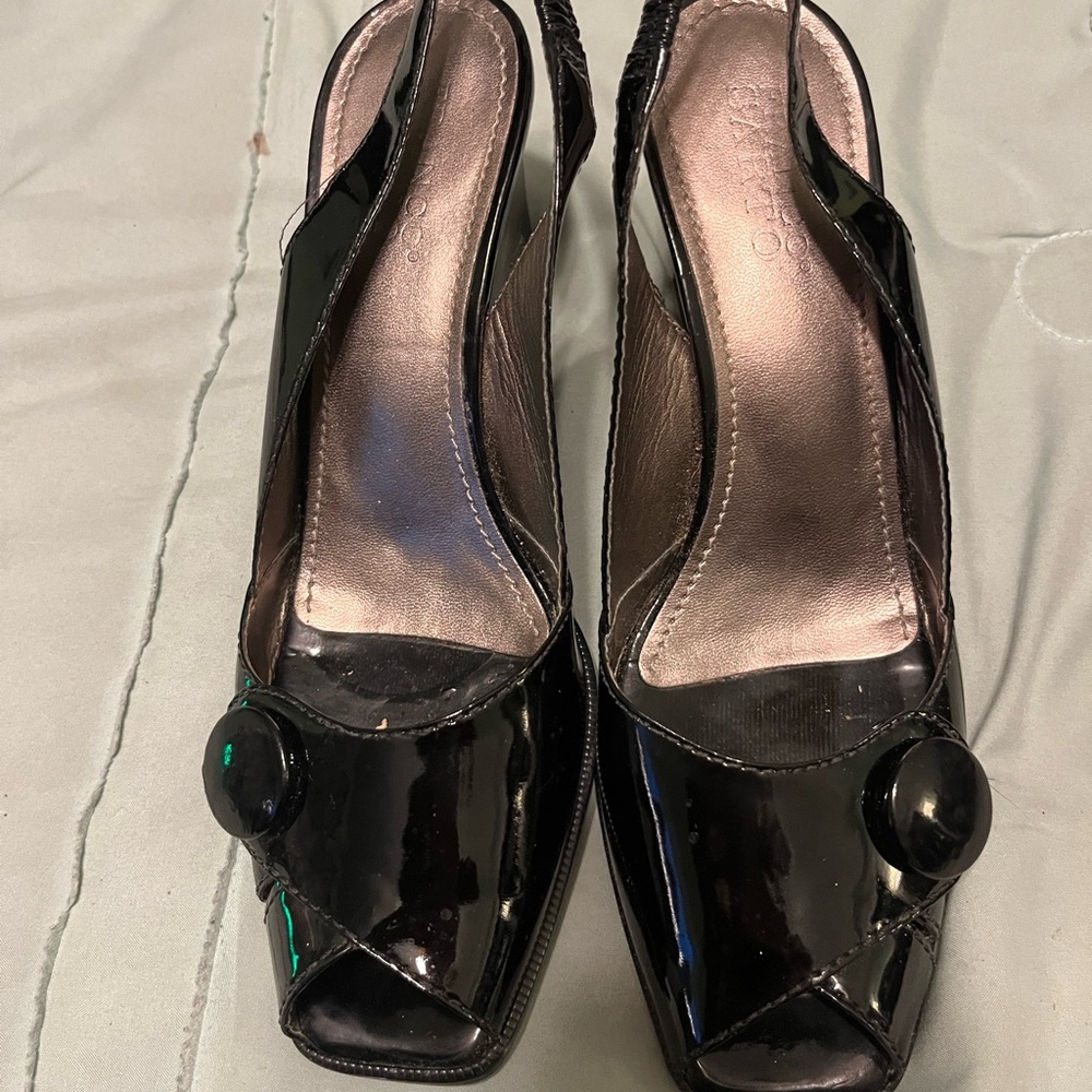 Woman’s Franko Sarto Brand 4” heels black Patent Leather shoes Sz 8